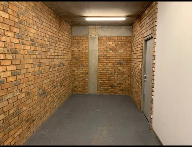 195M² WAREHOUSE TO LET IN STRIJDOMPARK